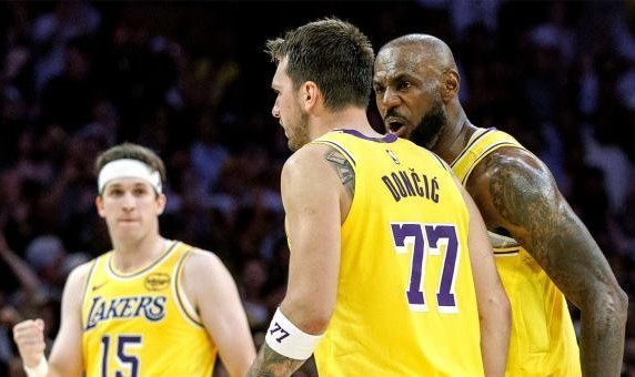 体育平台-【观察】东契奇绝杀掘金背后：湖人找回血性防守升级