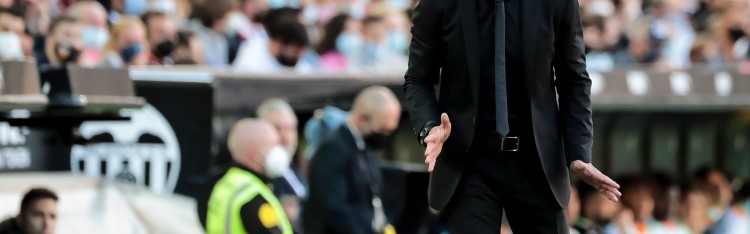 体育平台-西蒙尼怒斥欧足联：小蜘蛛摔倒了两次触球，规则就变了这让我羞愧