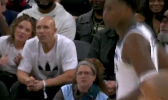 开云体育-爱德华兹干拔三分投进已经6中5拿到17分，森林狼仅差快船3分