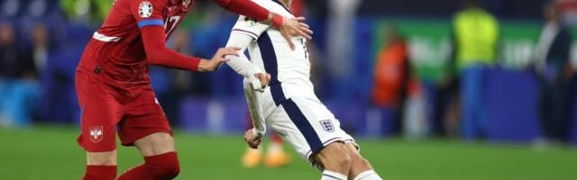 开云体育-名宿：英格兰左路无攻势，福登上半场就该被换下