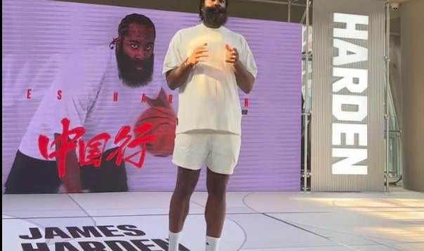 体育平台-炸裂发言！哈登：莫雷是骗子 我永远不会再和他一队